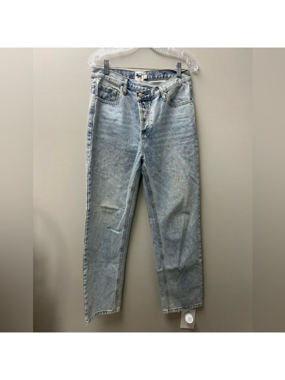 Princess Polly High-Waisted Straight Leg Jeans – Light Wash